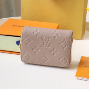 Louis Vuitton Lou Coussin Wallet – Cream
