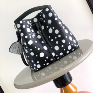 Louis Vuitton NéoNoé Medium Handbag – Black