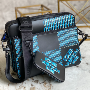 Louis Vuitton Men’s Checkerboard TRIO Messenger Bag – Blue