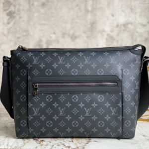 Louis Vuitton Men’s ODYSSEY Medium Messenger Bag